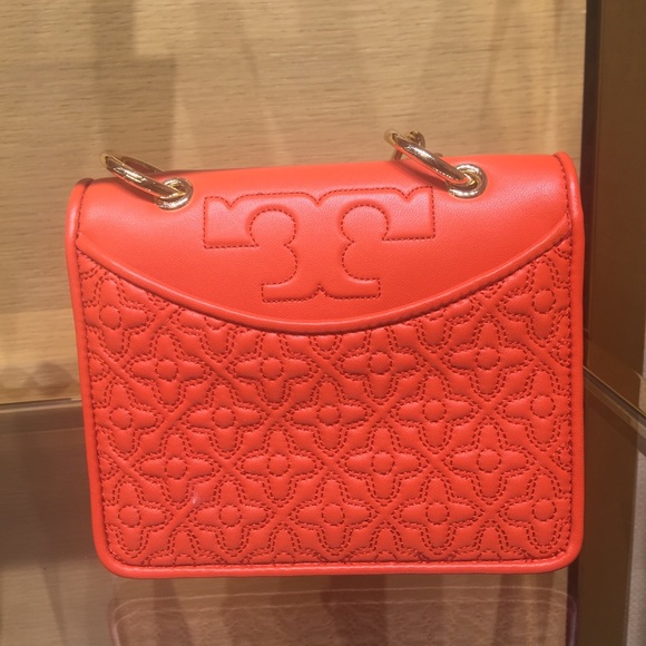 Tory Burch Bryant Shoulder Bag - Picture 2 of 8